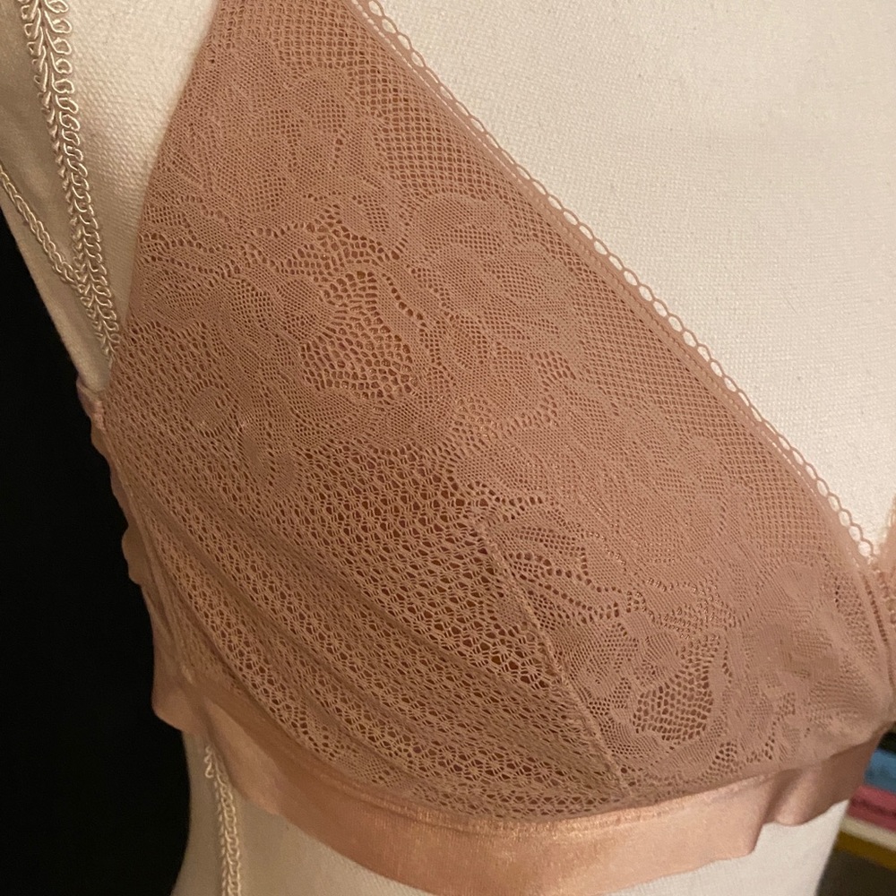Some Curves Racerback Bralette - Picture 3 of 4